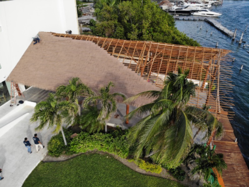 sombrilla hotel palma sintetica